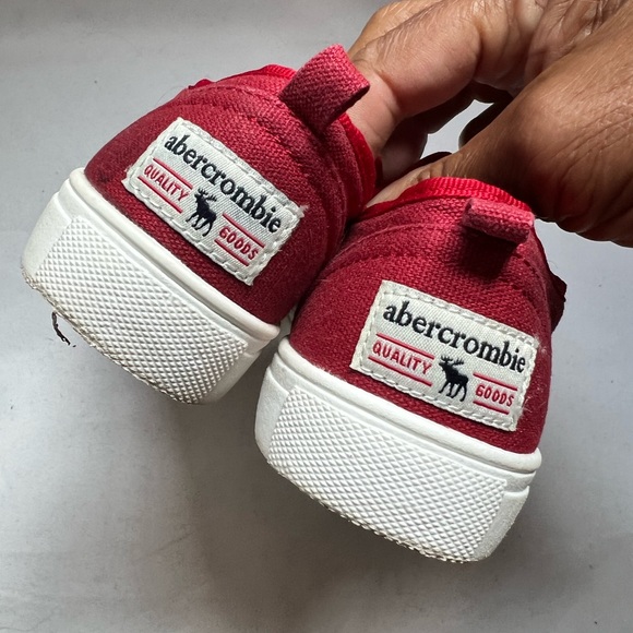 Abercrombie Kids No Lace Red Sneakers Sz 11 - Picture 3 of 4